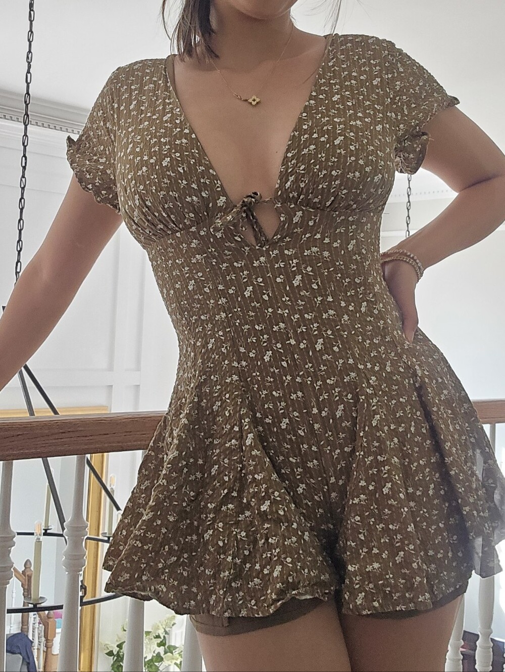 Vestique Ditsy Brown V Neck romper Size Small